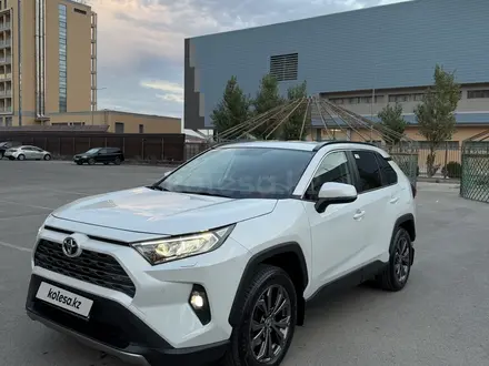 Toyota RAV4 2023 года за 16 000 000 тг. в Актау