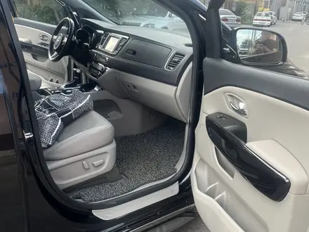 Kia Carnival 2018 года за 11 800 000 тг. в Шымкент – фото 16