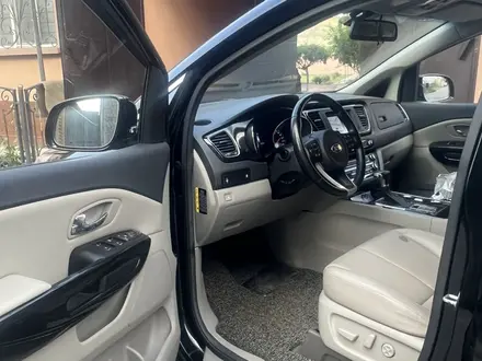 Kia Carnival 2018 года за 11 800 000 тг. в Шымкент – фото 8