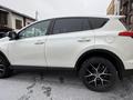 Toyota RAV4 2017 годаүшін13 200 000 тг. в Актобе – фото 6