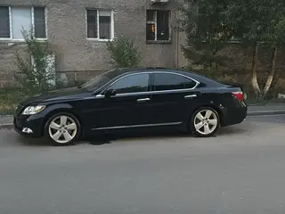 Lexus LS 460