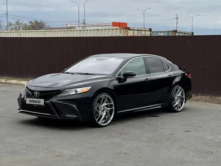 Toyota Camry 2020 года за 12 700 000 тг. в Атырау – фото 2