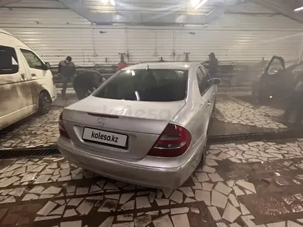 Mercedes-Benz E 240 2004 года за 3 500 000 тг. в Астана – фото 9