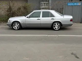 Mercedes-Benz E 320