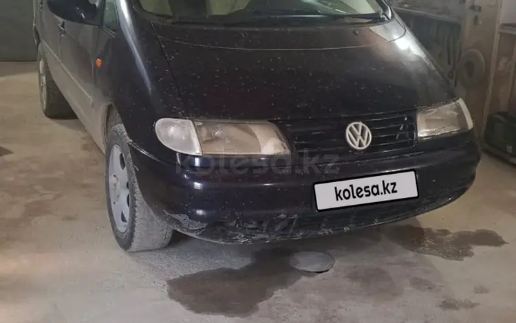 Volkswagen Sharan 1996 годаfor2 000 000 тг. в Курык