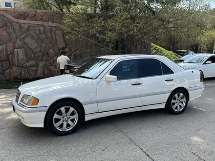 Mercedes-Benz C 240 1999 года за 3 000 000 тг. в Алматы – фото 4