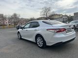 Toyota Camry 2018 года за 14 500 000 тг. в Павлодар – фото 2