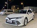 Toyota Camry 2020 года за 17 000 000 тг. в Атырау – фото 2