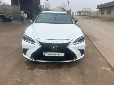 Lexus ES 350 2019 года за 25 000 000 тг. в Шымкент