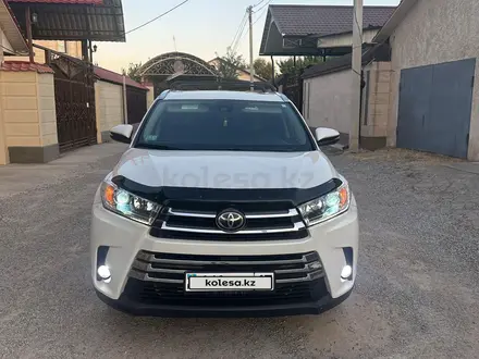 Toyota Highlander 2018 года за 18 500 000 тг. в Астана