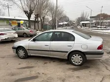 Toyota Avensis, 1998