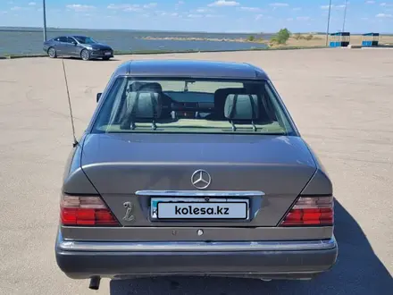 Mercedes-Benz E 200 1994 года за 2 200 000 тг. в Кокшетау – фото 2