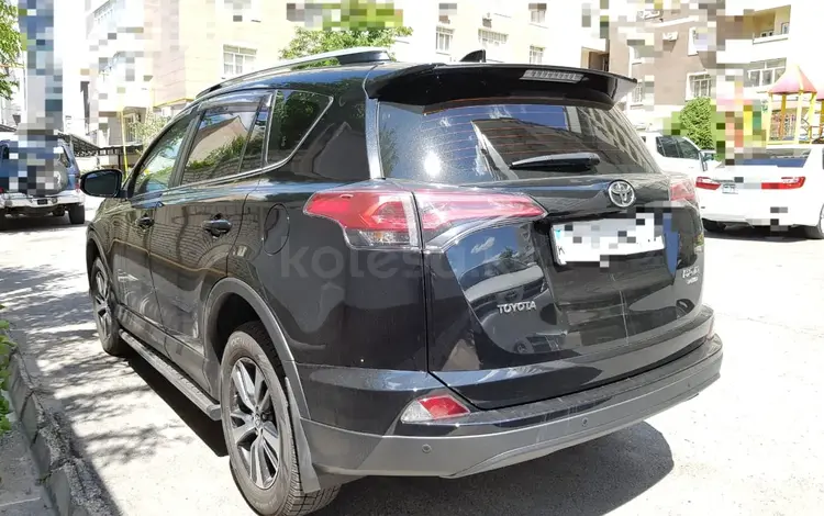 Toyota RAV4 2018 года за 14 500 000 тг. в Шымкент