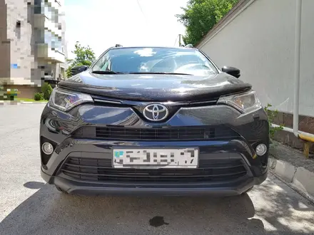 Toyota RAV4 2018 года за 14 500 000 тг. в Шымкент – фото 3