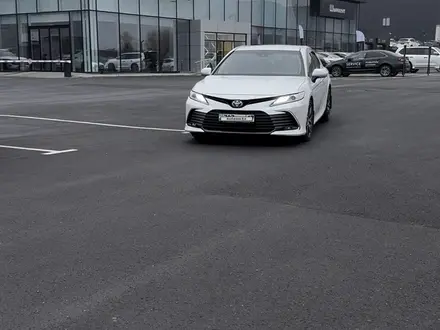 Toyota Camry 2021 года за 17 990 000 тг. в Жетысай – фото 5