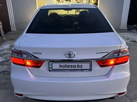 Toyota Camry 2017 года за 12 500 000 тг. в Атырау – фото 2