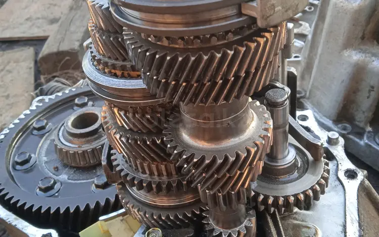 Коробка передач первичный вторичный вал шестерни за 1 000 тг. в Караганда
