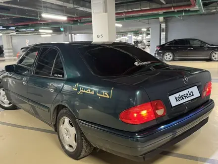 Mercedes-Benz E 200 1995 года за 2 500 000 тг. в Астана – фото 2