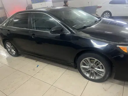 Toyota Camry 2013 года за 4 500 000 тг. в Актобе – фото 3