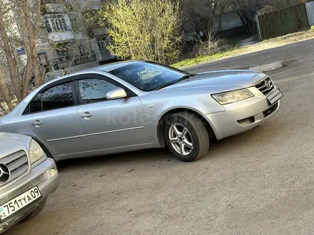 Hyundai Sonata 2006 года за 2 600 000 тг. в Караганда – фото 2