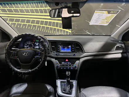 Hyundai Elantra 2018 года за 7 950 000 тг. в Актобе – фото 7