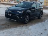 Toyota RAV4 2018 годаүшін8 200 000 тг. в Актобе