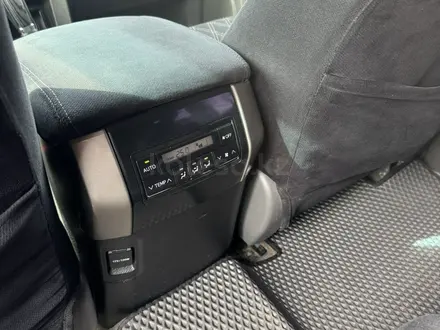 Toyota Land Cruiser Prado 2013 года за 15 500 000 тг. в Актобе – фото 19