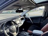 Toyota RAV4 2015 года за 8 000 000 тг. в Атырау