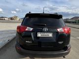 Toyota RAV4 2015 года за 8 000 000 тг. в Атырау – фото 4