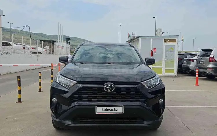 Toyota RAV4 2020 года за 10 200 000 тг. в Алматы