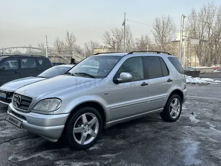 Mercedes-Benz ML 320 2000 года за 4 450 000 тг. в Алматы – фото 2