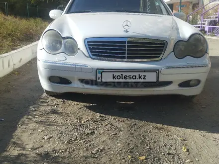 Mercedes-Benz C 200 2000 года за 2 900 000 тг. в Семей