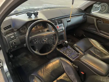 Mercedes-Benz E 320 2000 года за 5 300 000 тг. в Туркестан – фото 6