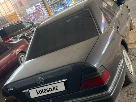Mercedes-Benz E 220 1993 года за 1 500 000 тг. в Алматы – фото 3
