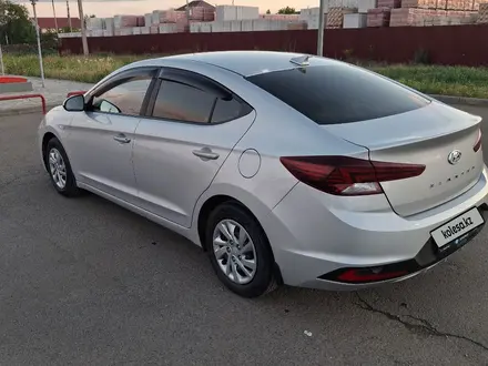 Hyundai Elantra 2019 года за 6 200 000 тг. в Уральск – фото 4