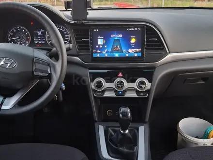 Hyundai Elantra 2019 года за 6 200 000 тг. в Уральск – фото 7