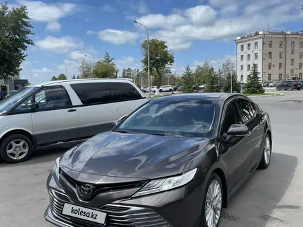 Toyota Camry 2019 года за 13 400 000 тг. в Астана – фото 2