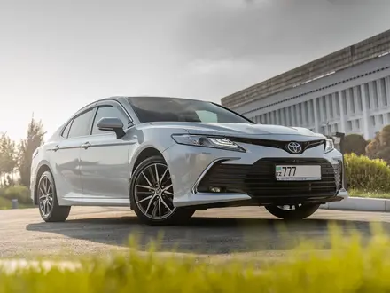 Toyota Camry 2021 года за 27 500 000 тг. в Алматы – фото 6