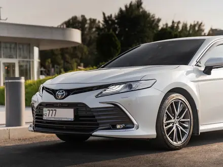 Toyota Camry 2021 года за 27 500 000 тг. в Алматы