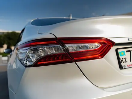 Toyota Camry 2021 года за 27 500 000 тг. в Алматы – фото 15