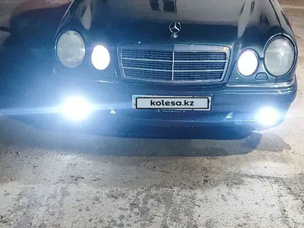 Mercedes-Benz E 280 1996 года за 2 600 000 тг. в Актау – фото 6