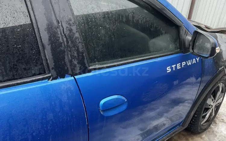 Дверь Renault Sandero stepway 2014-2022 за 170 000 тг. в Уральск