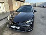 Toyota Camry 2023 года за 17 800 000 тг. в Астана – фото 2