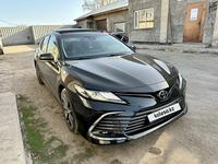 Toyota Camry 2023 года за 17 500 000 тг. в Астана