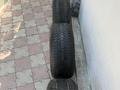 Зимнюю резину с комплектом дисков за 350 000 тг. в Алматы – фото 4