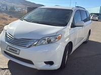 Toyota Sienna 2014 годаfor7 200 000 тг. в Атырау