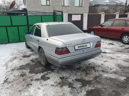 Mercedes-Benz E 220 1994 года за 1 650 000 тг. в Талдыкорган