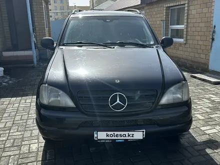 Mercedes-Benz ML 430 1999 года за 5 500 000 тг. в Астана – фото 2