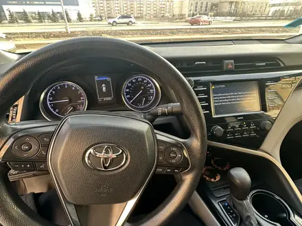 Toyota Camry 2020 года за 14 500 000 тг. в Актобе – фото 6