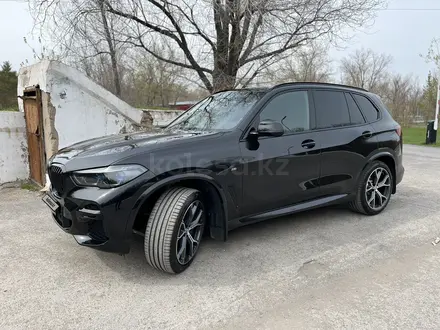 BMW X5 2022 года за 60 000 000 тг. в Караганда – фото 2